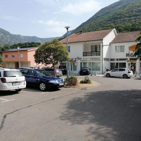 Motel And Restaurant Odusak Dreznjak Esterno foto